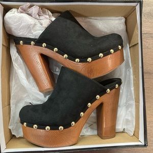 Forever 21 black clogs size 9
